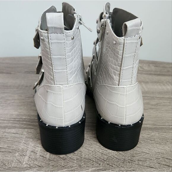 NEW WOMEN'S FERGALICIUS BOOTS GRAY COLOR WITH ZIPPER BUTTONS SIZE 7,5. - Picture 3 of 4